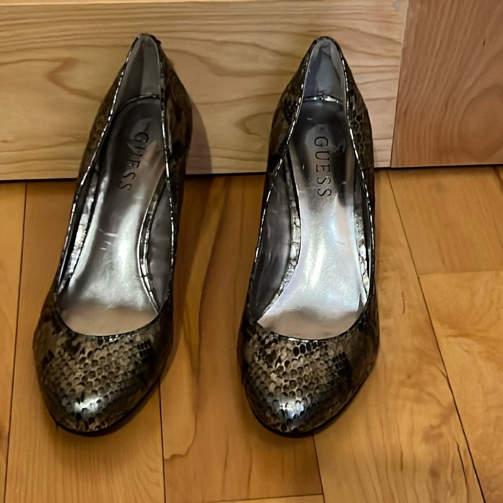 Guess Women's Snakeskin Pointed Toe Heel Stiletto Black US 6.5